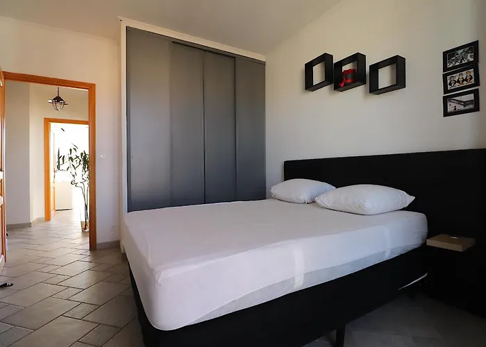 Spacieux Vue Et Montagne En Dernier étage Avec Terrasse - Parking Et Wifi Ajaccio (Corsica)